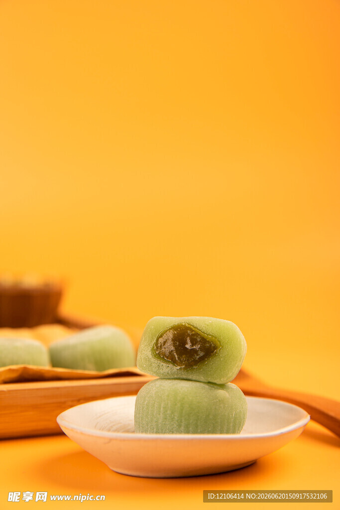 清新抹茶豆沙馅糯米糕点