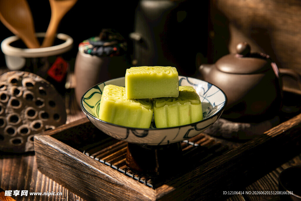 中式茶点绿豆糕古朴摆盘