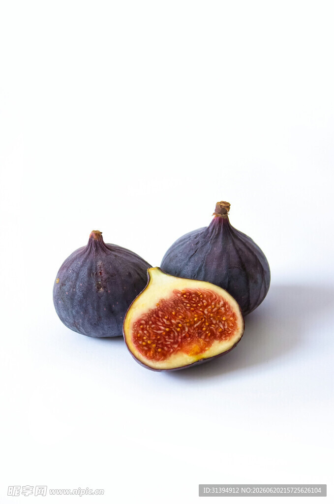 新鲜无花果一半切开展示