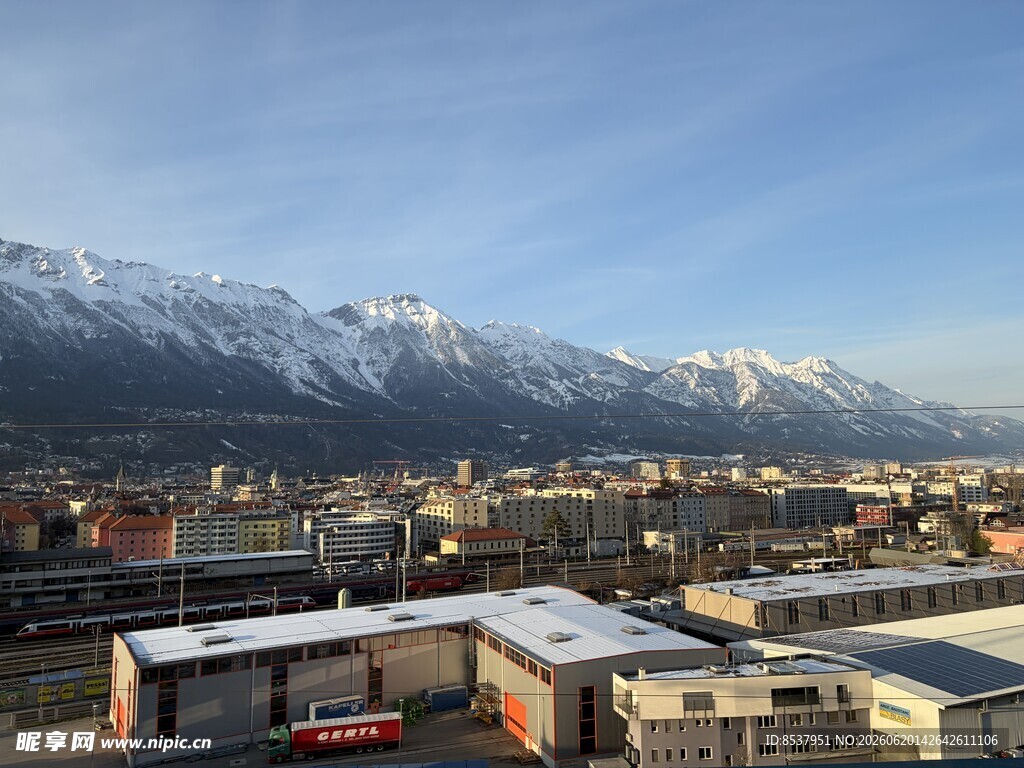 雪山 城镇 风光