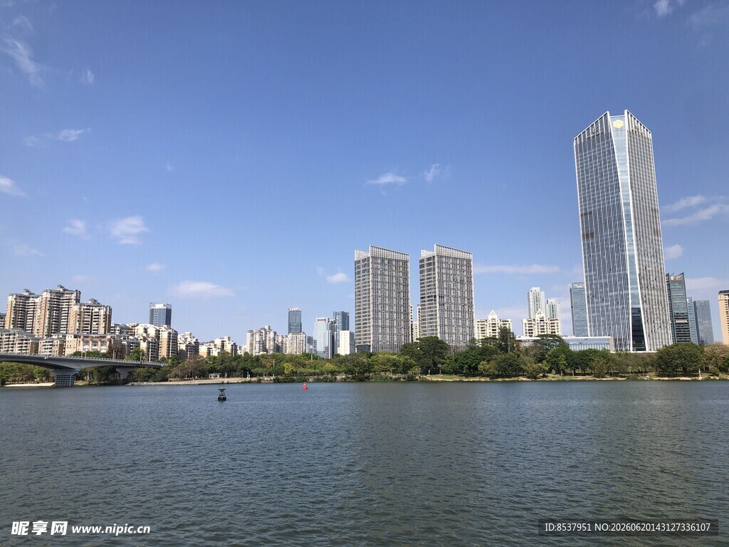 城市 建筑 蓝天 湖水