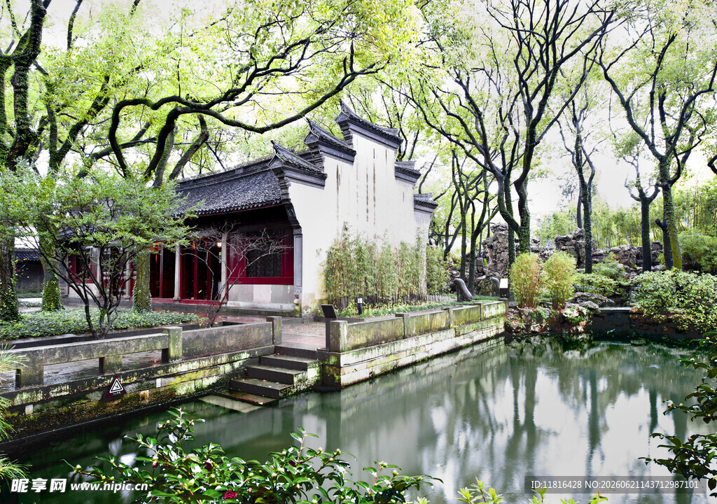 中式园林湖畔雅致小屋