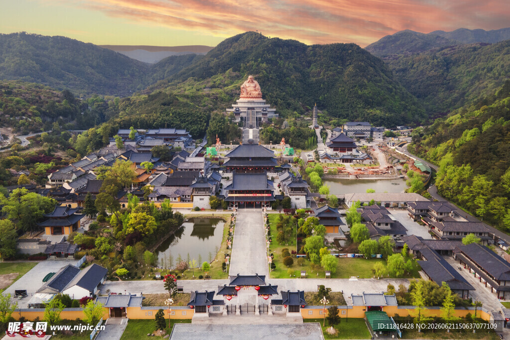 山间古寺全景俯瞰