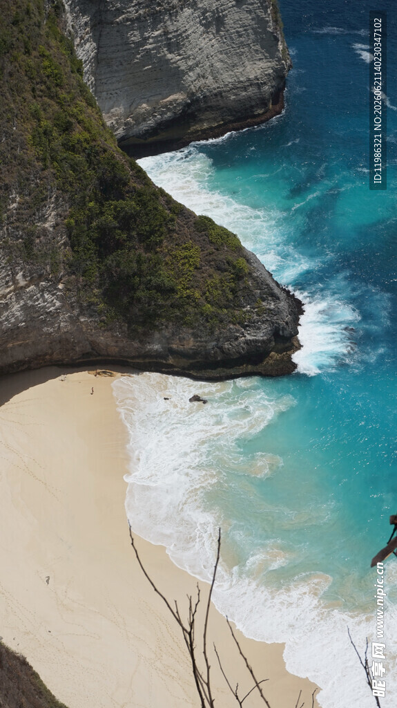 绝美海滩与碧蓝海水景观