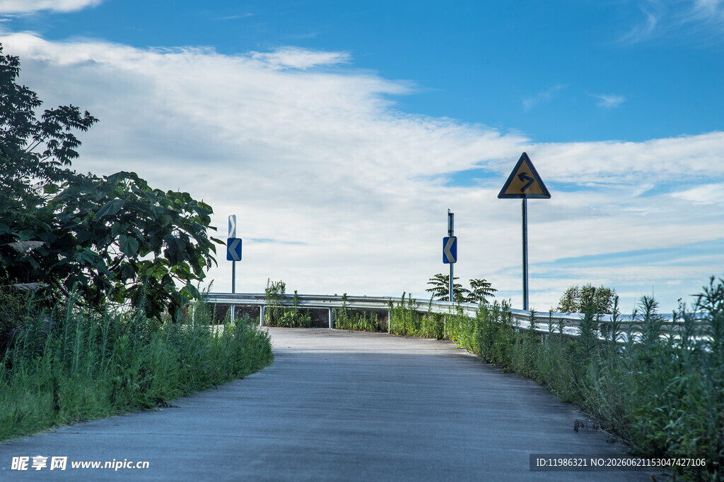 郊外公路风景