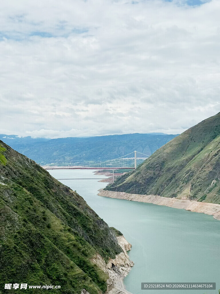 河流
