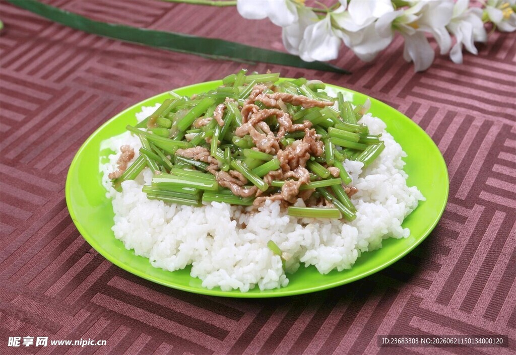 芹菜炒肉盖浇饭美食图片