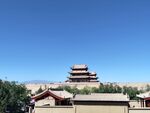 嘉峪关沙漠中的古老雄伟建筑