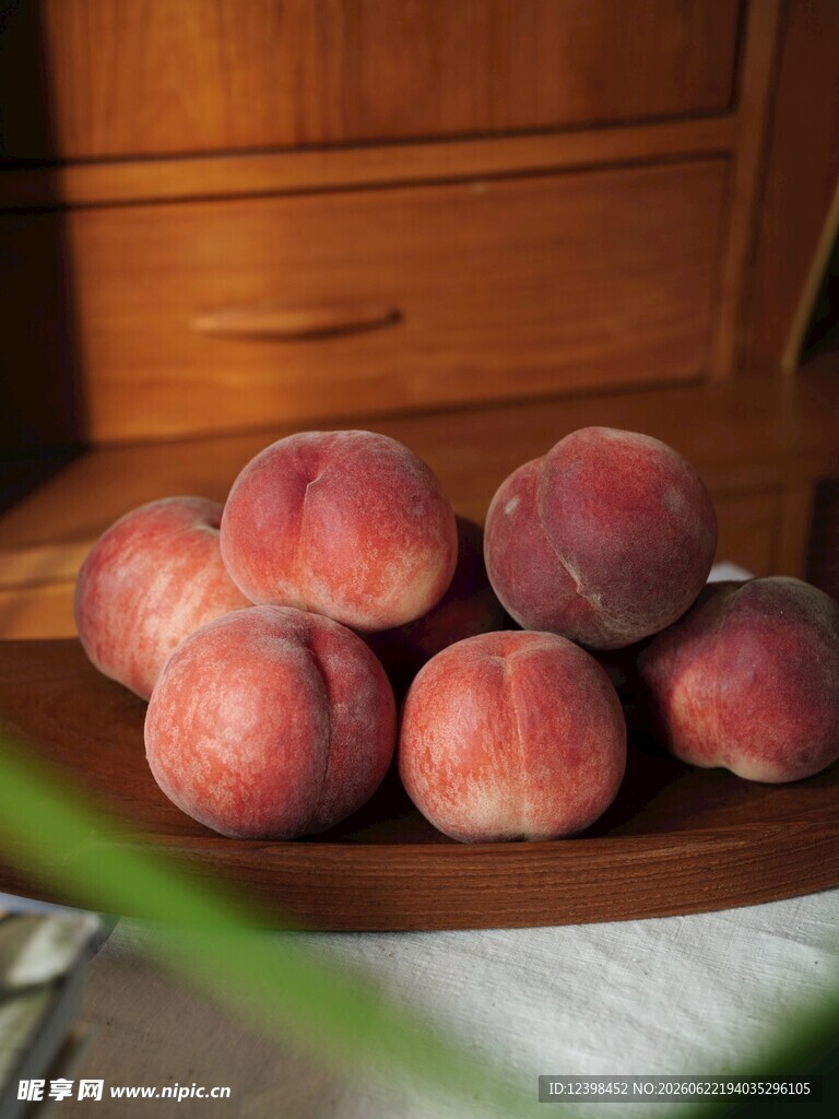 鲜嫩水蜜桃