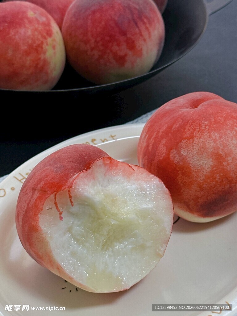 新鲜水蜜桃