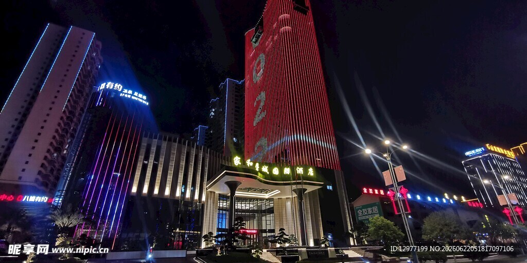 城市璀璨夜景高楼灯火