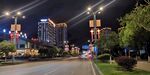 城市夜景中的璀璨街道