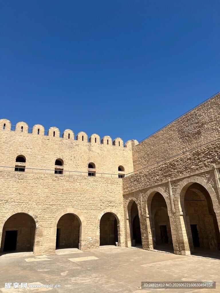 古老城堡庭院建筑景观