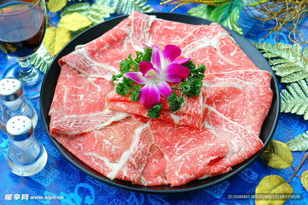 鲜切牛肉火锅食材拼盘