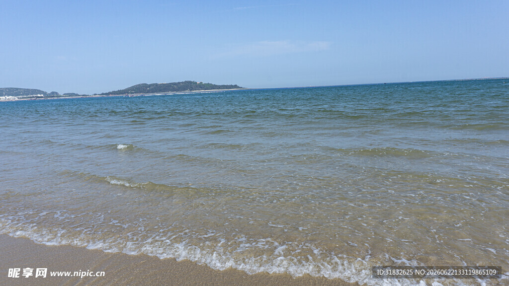 宁静海滩 清澈海水美景