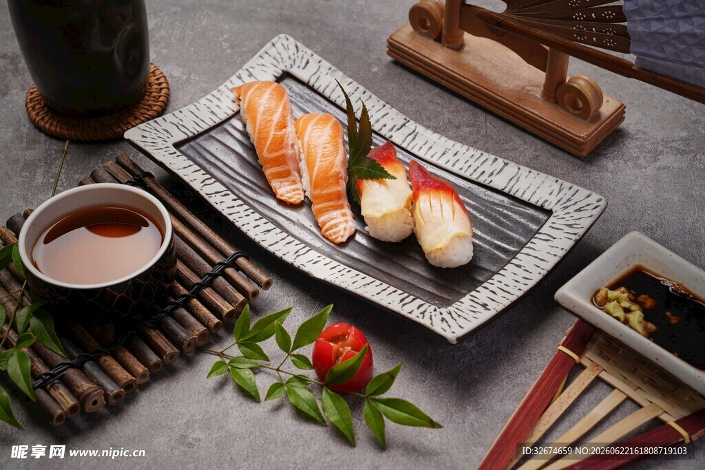精致日式寿司摆盘美食