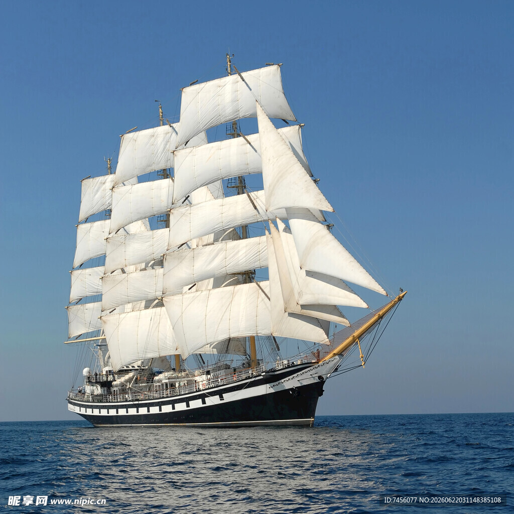 海上航行的大型多桅帆船
