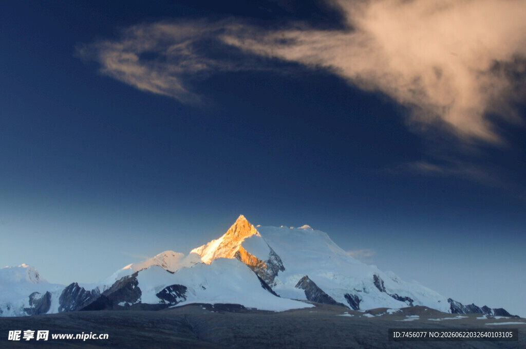 雪山壮丽景观