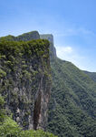 瞿塘峡 陡峭悬崖上的葱郁植被