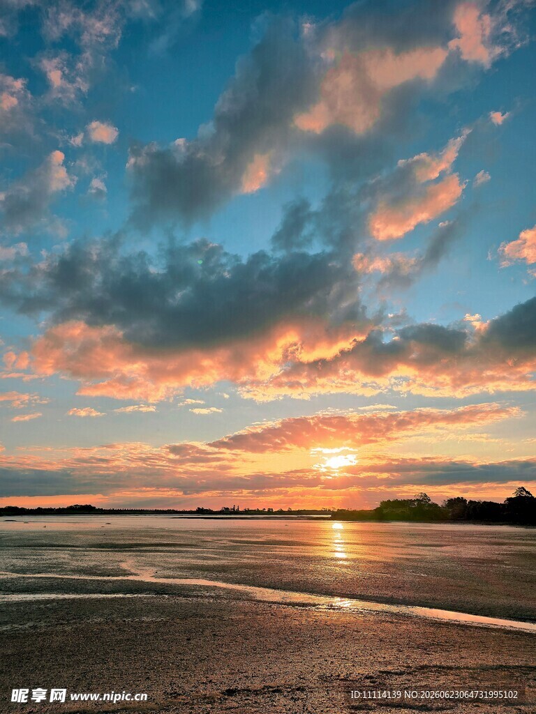 海边绝美日落天空景象