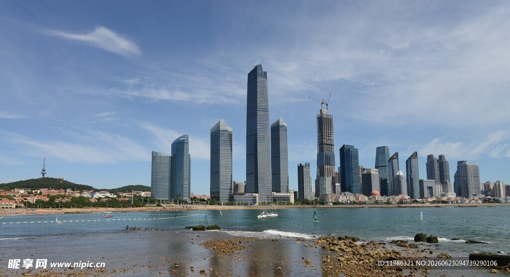 海滨城市现代高楼景观