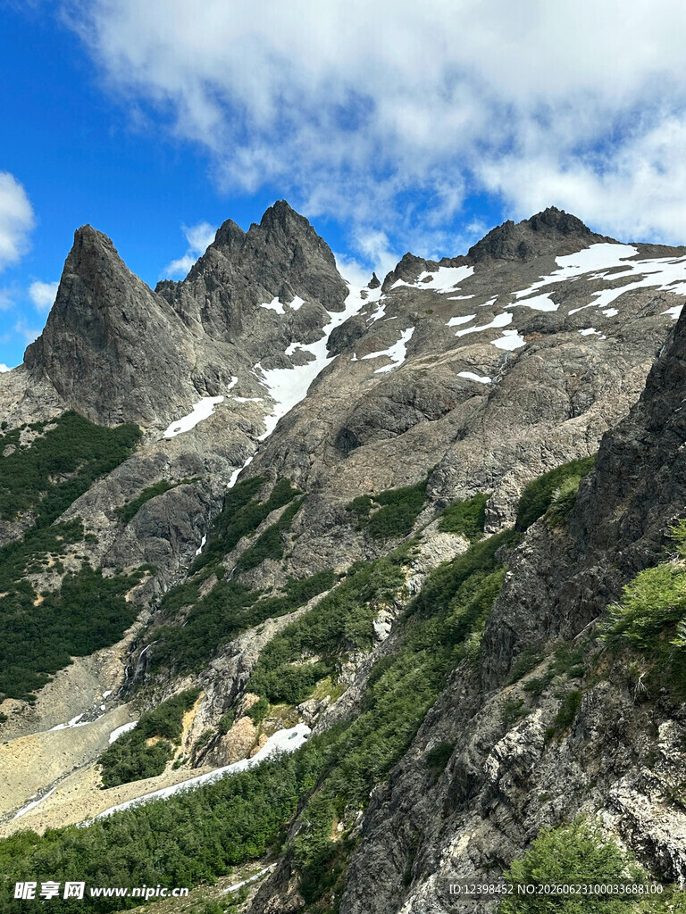 壮丽雪山景观