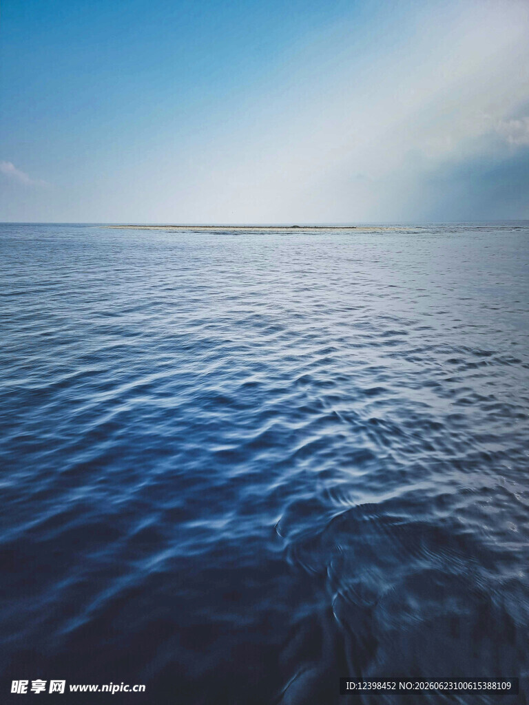 广阔海面