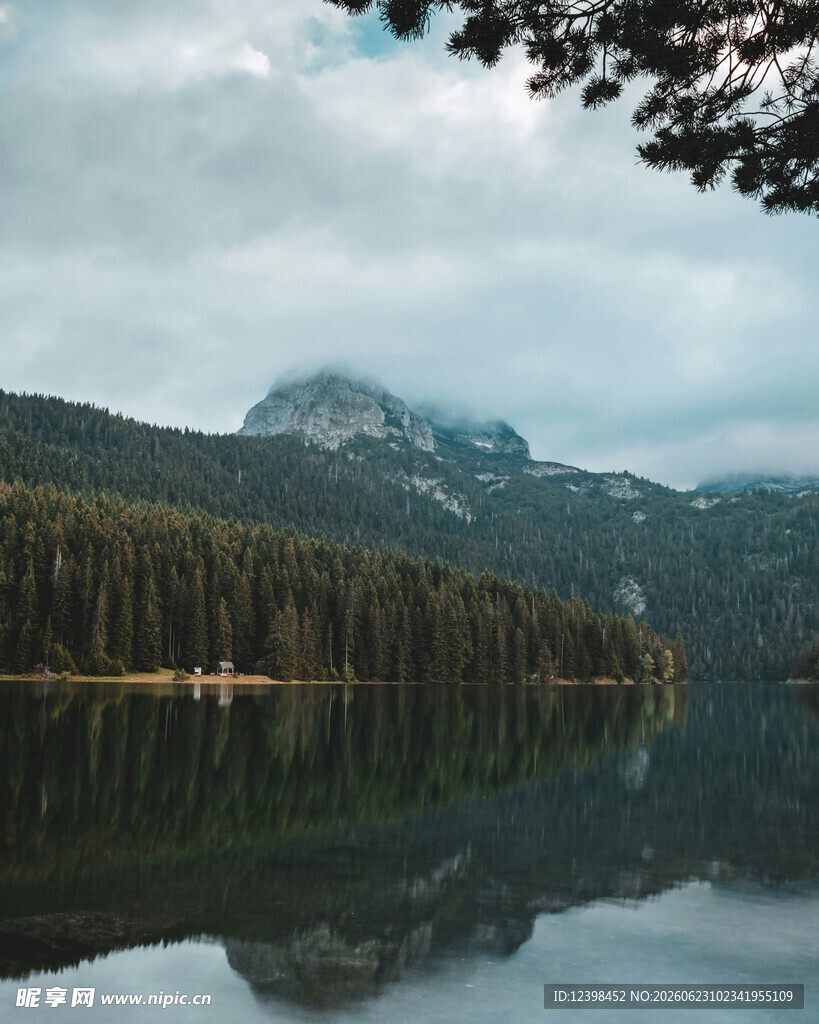 宁静山水湖景