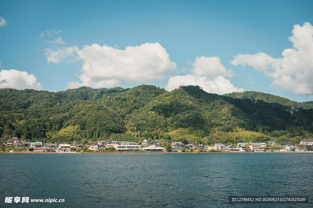 美丽山水湖畔景色
