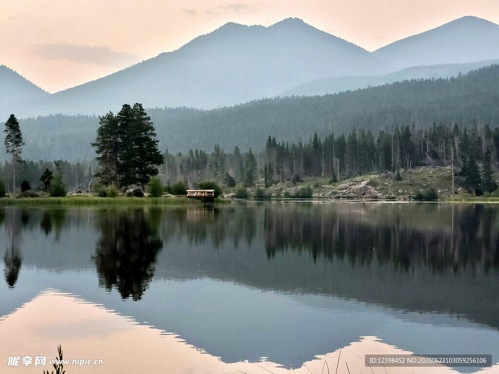 宁静山水湖景