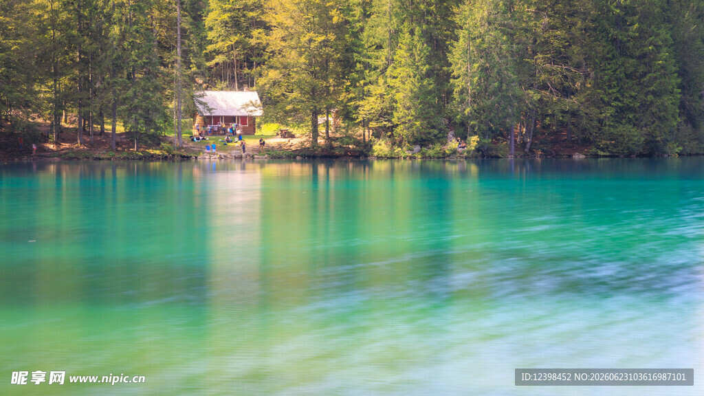 湖畔木屋