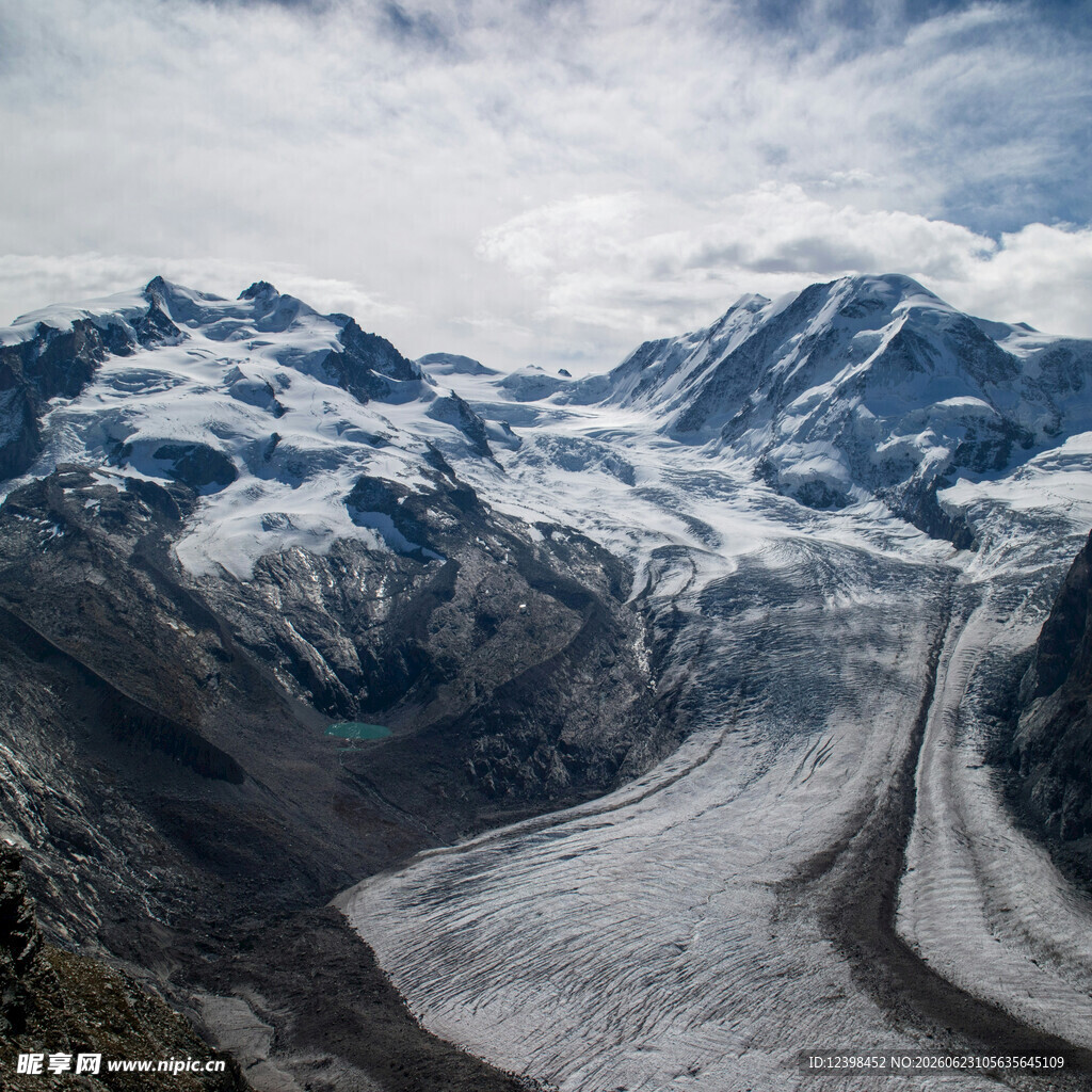 壮丽雪山与冰川景观