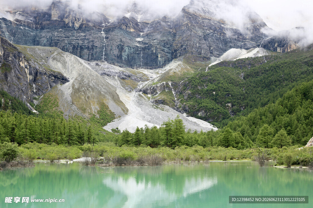 高山绿水绝美自然景观