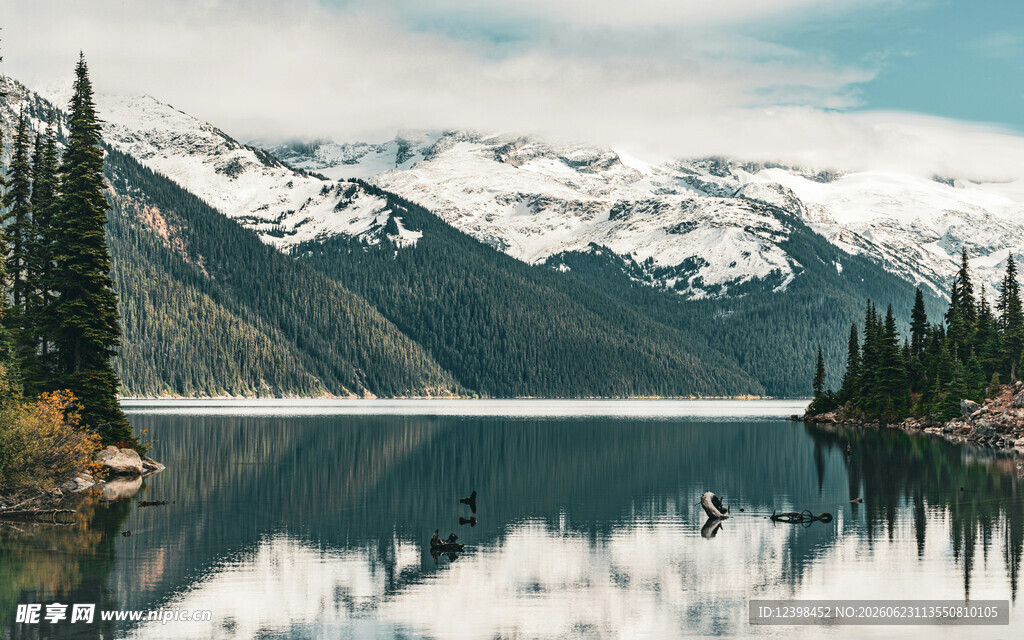 宁静山水湖景自然风光图