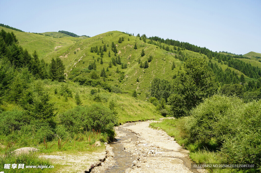 山间蜿蜒小路