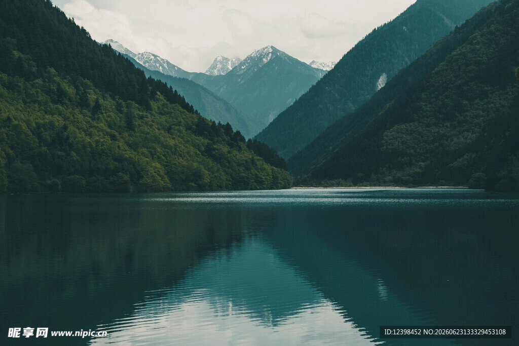 静谧山水湖景