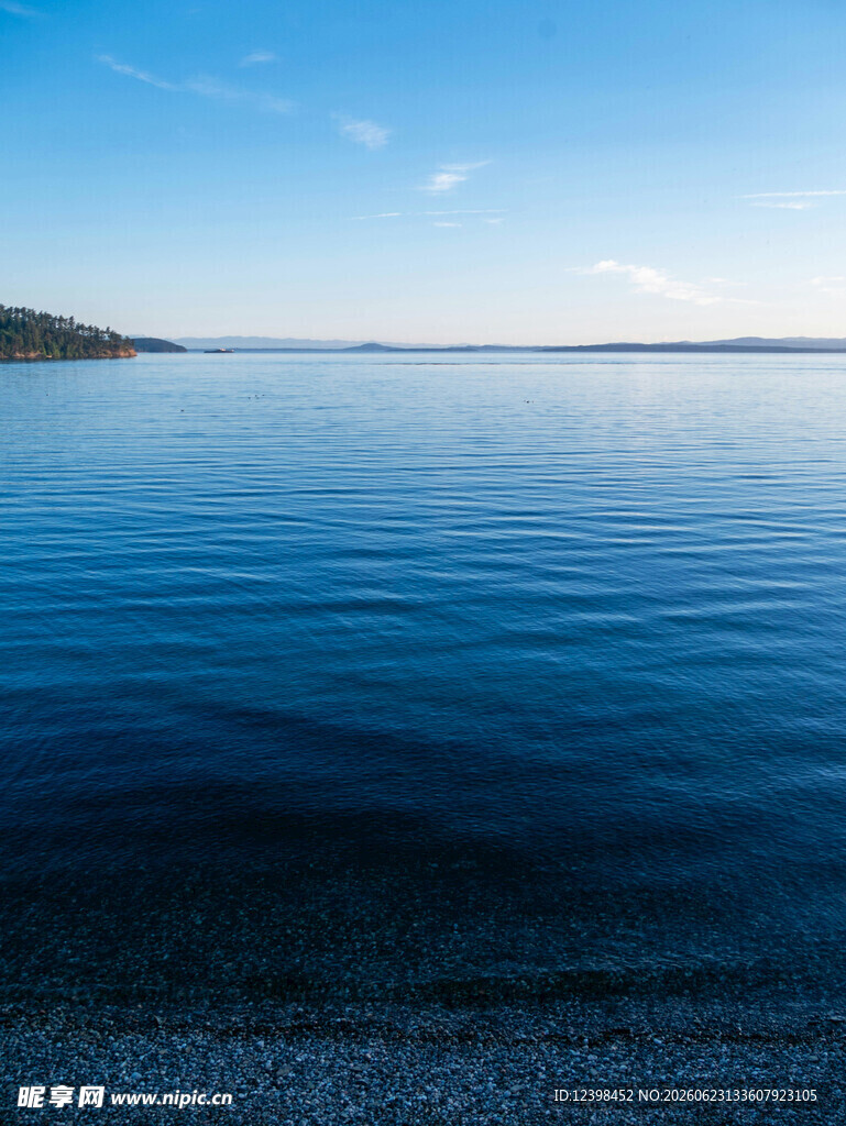 宁静蓝湖