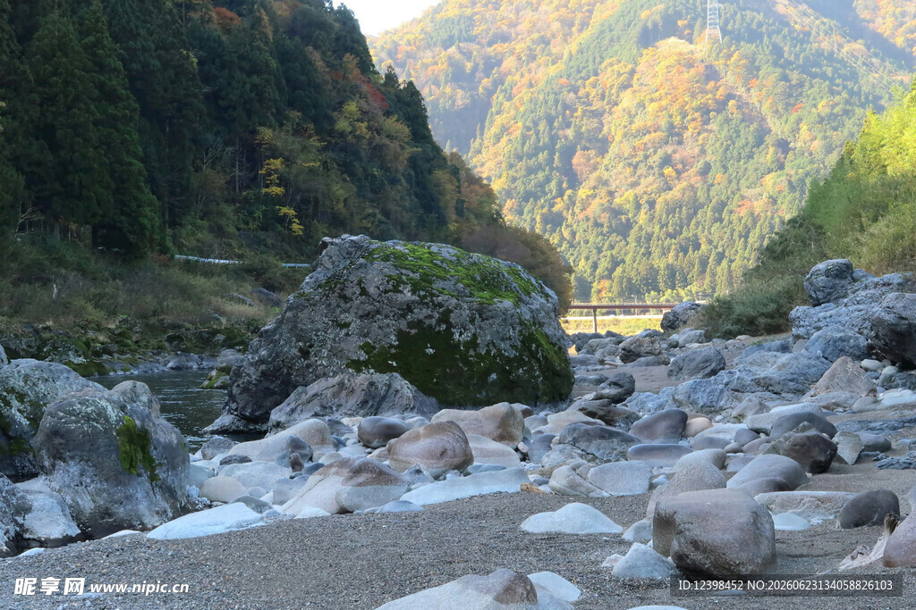山间河谷风景