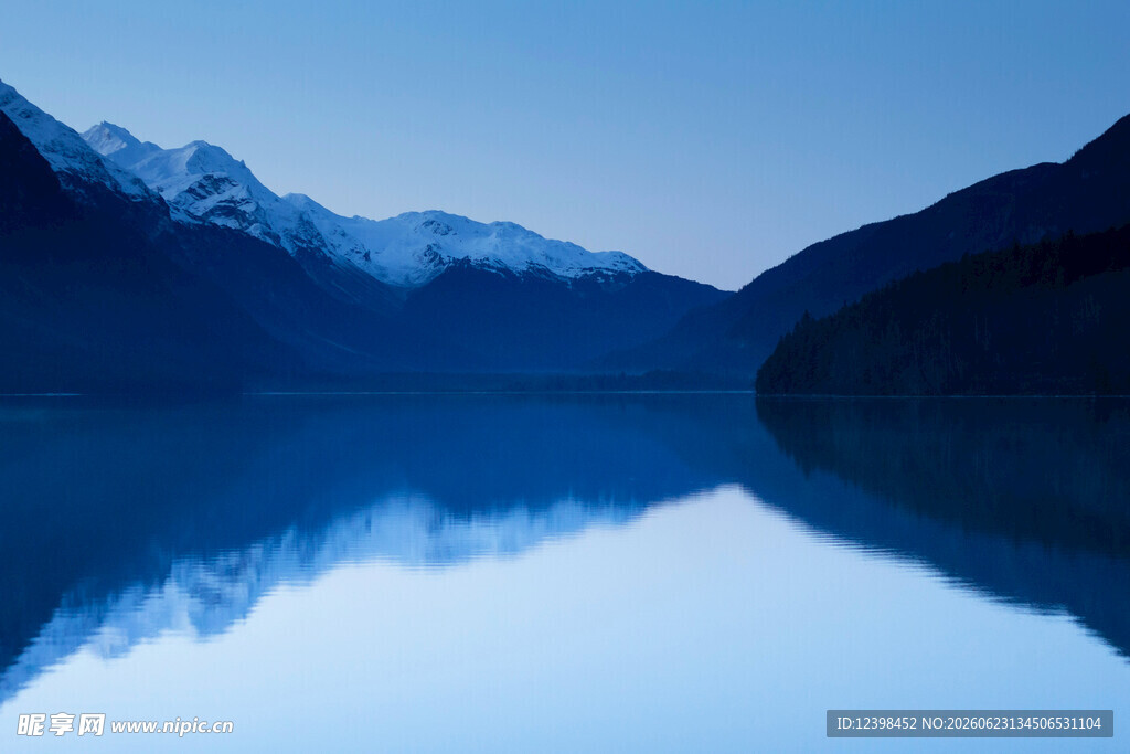 宁静山水湖景