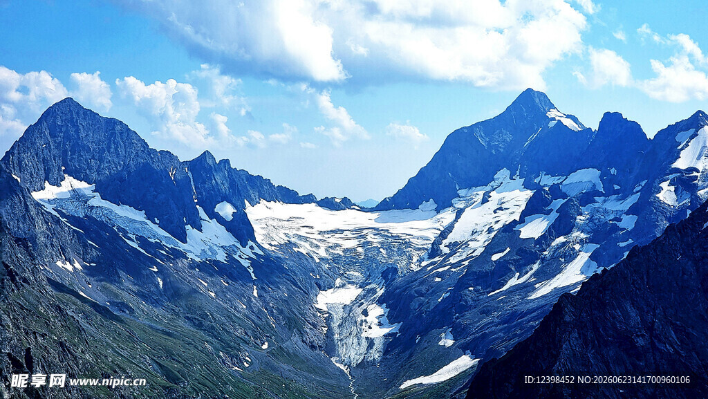 壮丽雪山美景