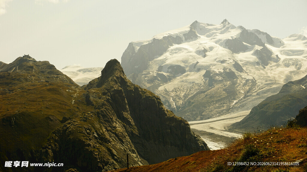 壮丽高山雪景风光