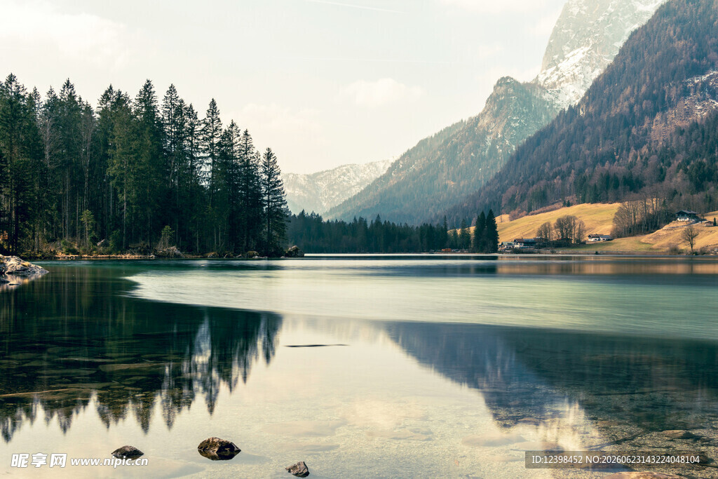宁静山水湖景自然风光图