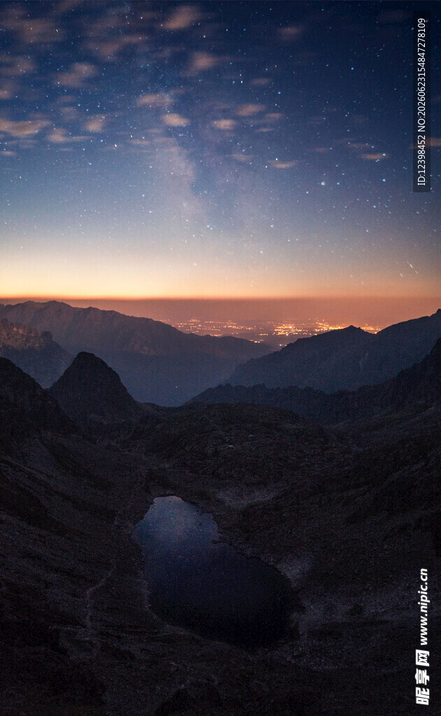 山间露营夜