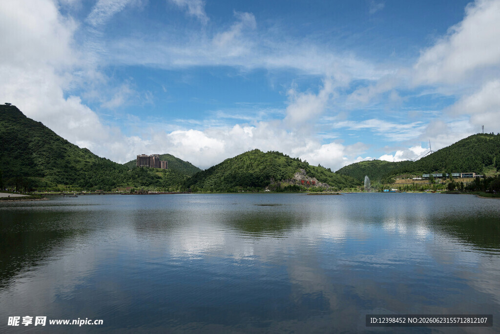 宁静山水湖景风光画面
