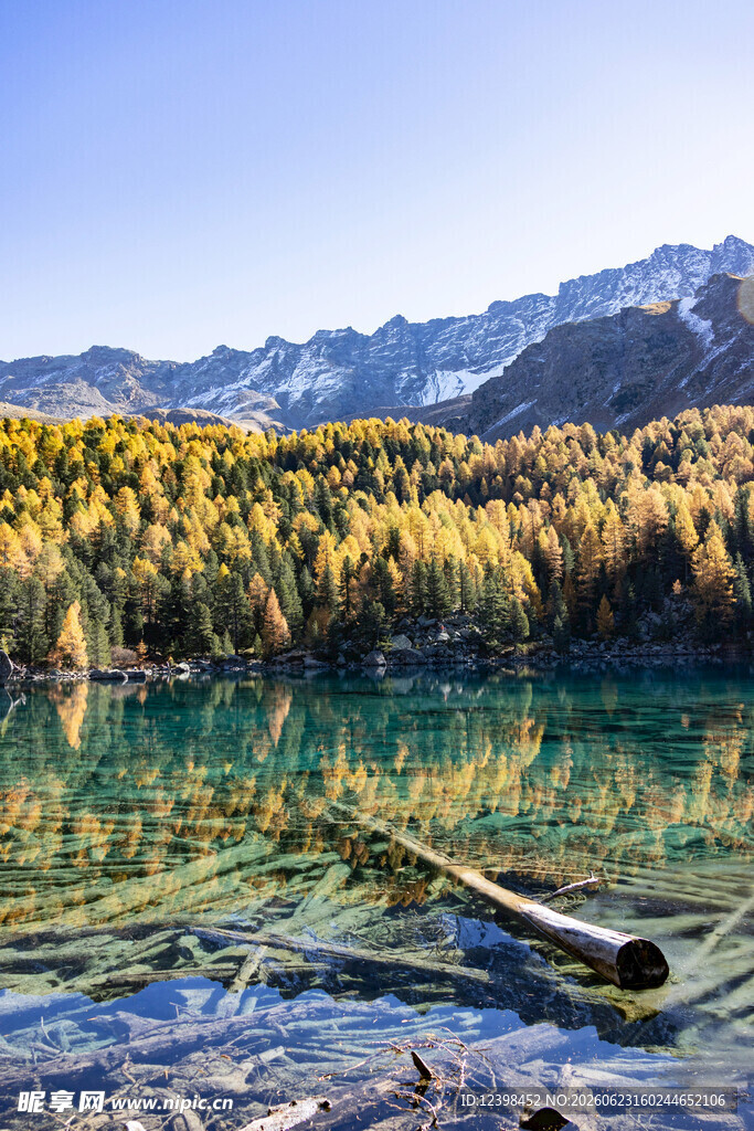 秋日山水湖景风光图