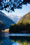 宁静山水湖景自然风光图