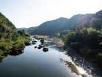 山间静谧河流风景