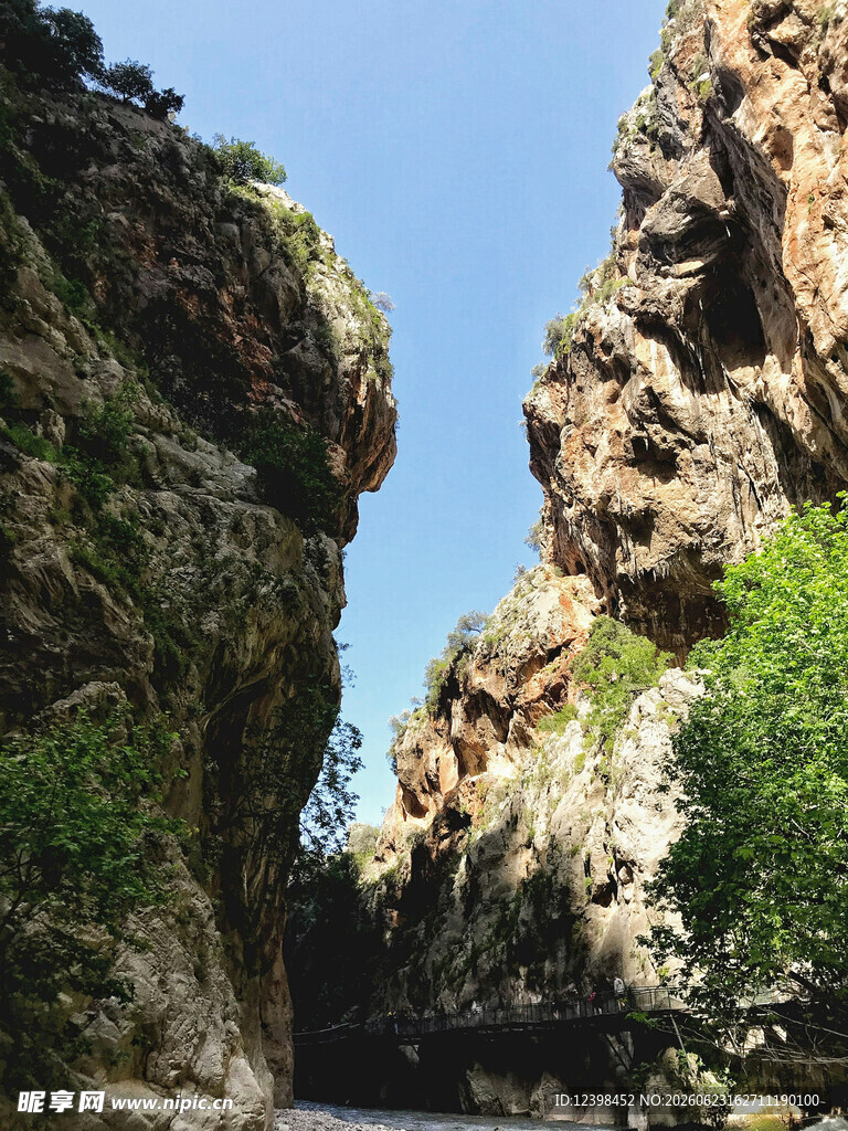 峡谷奇峰景观