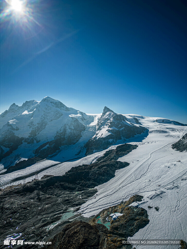 雪山壮丽风光