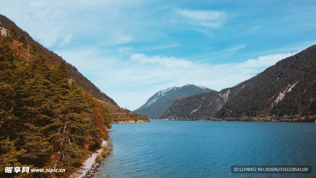 静谧湖泊